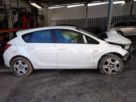 Vehiculo en el desguace: OPEL ASTRA J LIM. 4TÜRIG Business