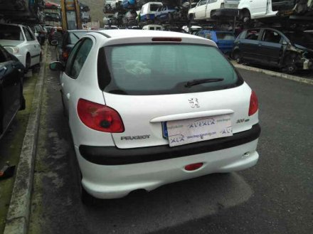 Vehiculo en el desguace: PEUGEOT 206 BERLINA X-Line