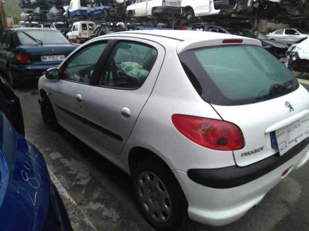 Vehiculo en el desguace: PEUGEOT 206 BERLINA X-Line