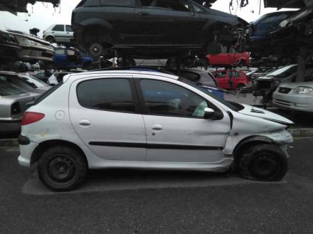 Vehiculo en el desguace: PEUGEOT 206 BERLINA X-Line