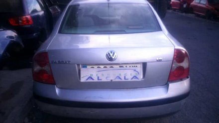 Vehiculo en el desguace: VOLKSWAGEN PASSAT BERLINA (3B3) Advance