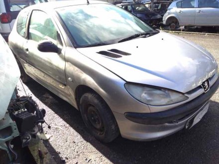 Vehiculo en el desguace: PEUGEOT 206 BERLINA XR