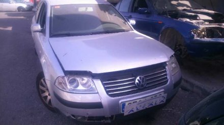 Vehiculo en el desguace: VOLKSWAGEN PASSAT BERLINA (3B3) Advance