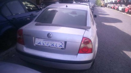 Vehiculo en el desguace: VOLKSWAGEN PASSAT BERLINA (3B3) Advance