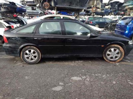 Vehiculo en el desguace: OPEL VECTRA B BERLINA Básico (1999->)