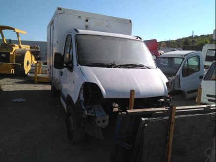 Vehiculo en el desguace: RENAULT MASTER II PHASE 2 COMBI Combi 2t8 L1 9 - Plazas