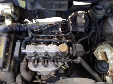 Vehiculo en el desguace: OPEL ASTRA F BERLINA Básico