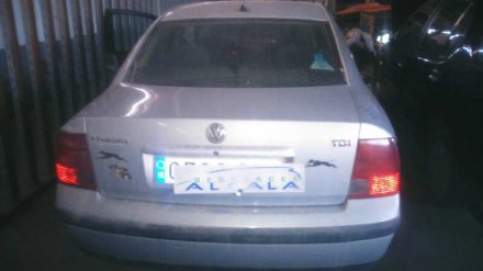 Vehiculo en el desguace: VOLKSWAGEN PASSAT BERLINA (3B2) Comfortline