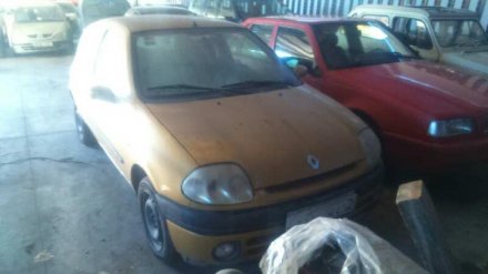 Vehiculo en el desguace: RENAULT CLIO II FASE I (B/CBO) 1.2