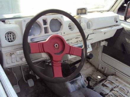 Vehiculo en el desguace: SUZUKI SAMURAI SJ-410 *