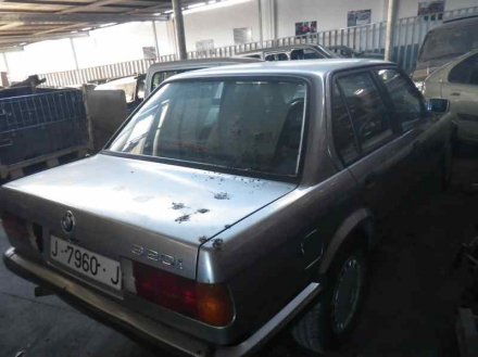Vehiculo en el desguace: BMW SERIE 3 BERLINA (E30) 320i
