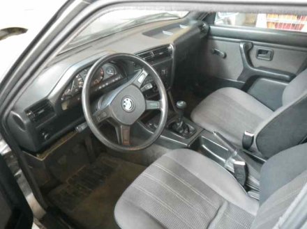 Vehiculo en el desguace: BMW SERIE 3 BERLINA (E30) 320i