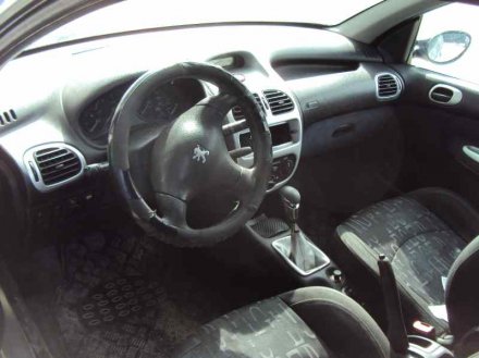 Vehiculo en el desguace: PEUGEOT 206 BERLINA XT