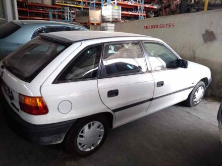 Vehiculo en el desguace: OPEL ASTRA F BERLINA GL