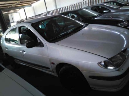 Vehiculo en el desguace: RENAULT MEGANE I CLASSIC (LA0) 1.9 D RN