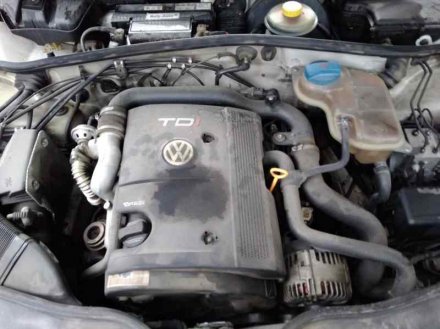 Vehiculo en el desguace: VOLKSWAGEN PASSAT BERLINA (3B2) Comfortline