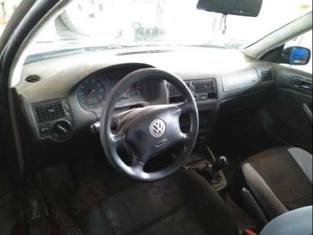 Vehiculo en el desguace: VOLKSWAGEN GOLF IV BERLINA (1J1) Básico