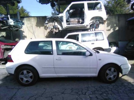 Vehiculo en el desguace: VOLKSWAGEN GOLF IV BERLINA (1J1) Básico