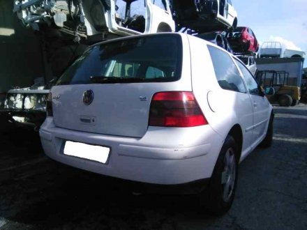 Vehiculo en el desguace: VOLKSWAGEN GOLF IV BERLINA (1J1) Básico