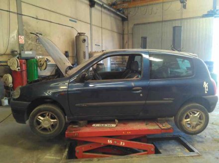 Vehiculo en el desguace: RENAULT CLIO II FASE I (B/CBO) 1.4 RN B/CBOA/F