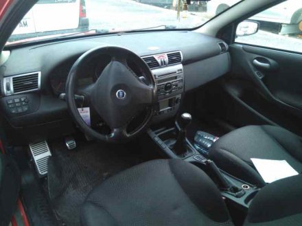 Vehiculo en el desguace: FIAT STILO (192) 1.9 Multijet 150 Dynamic