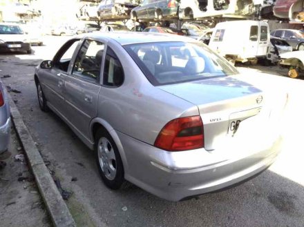 Vehiculo en el desguace: OPEL VECTRA B BERLINA Básico (1999->)