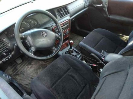 Vehiculo en el desguace: OPEL VECTRA B BERLINA Básico (1999->)