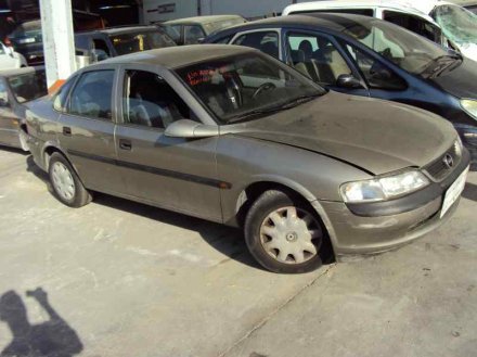 Vehiculo en el desguace: OPEL VECTRA B BERLINA Básico (1999->)