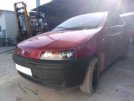 Vehiculo en el desguace: FIAT PUNTO BERLINA (188) 1.9 D (I)