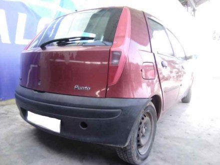 Vehiculo en el desguace: FIAT PUNTO BERLINA (188) 1.9 D (I)