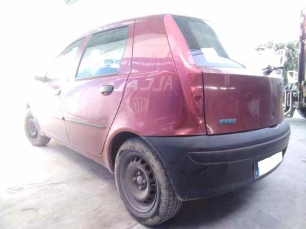 Vehiculo en el desguace: FIAT PUNTO BERLINA (188) 1.9 D (I)