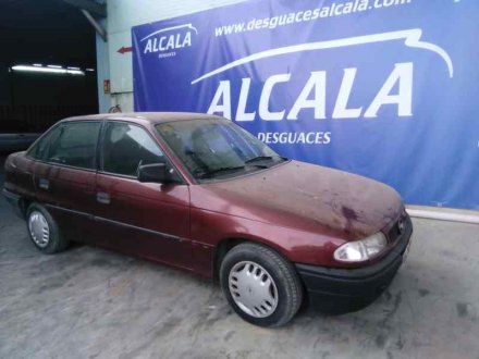 Vehiculo en el desguace: OPEL ASTRA F BERLINA GL