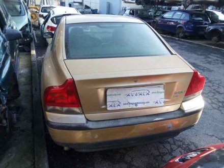 Vehiculo en el desguace: VOLVO S60 BERLINA 2.4 D