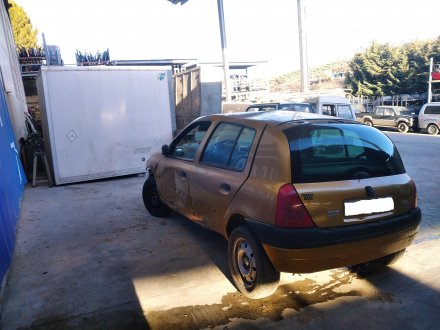 Vehiculo en el desguace: RENAULT CLIO II FASE I (B/CBO) 1.9 D