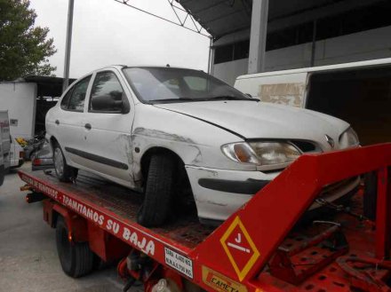Vehiculo en el desguace: RENAULT MEGANE I BERLINA HATCHBACK (BA0) 1.9 dTi Alize