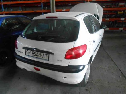 Vehiculo en el desguace: PEUGEOT 206 BERLINA X-Line