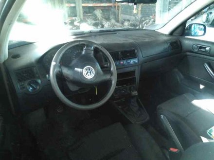 Vehiculo en el desguace: VOLKSWAGEN GOLF IV BERLINA (1J1) Básico