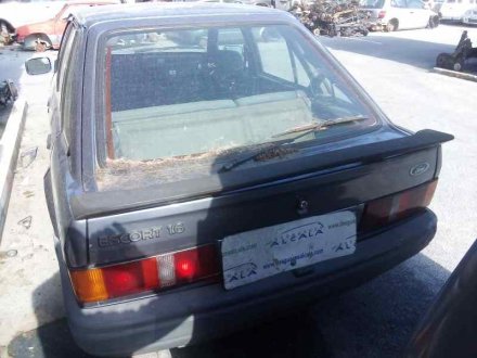 Vehiculo en el desguace: FORD ESCORT BERLINA CL