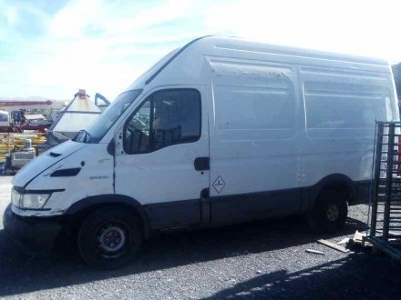 Vehiculo en el desguace: IVECO DAILY CAJA CERRADA (1999 =>) 35 - S 14 Caja cerrada