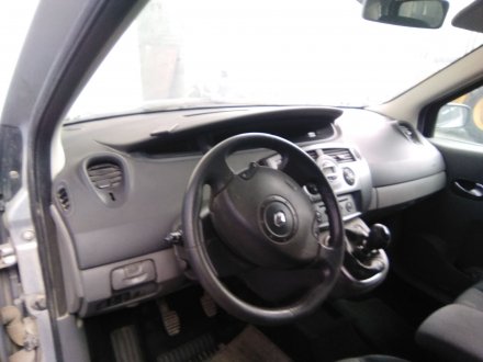 Vehiculo en el desguace: RENAULT SCENIC II 1.5 dCi Diesel