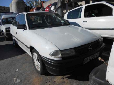 Vehiculo en el desguace: OPEL ASTRA F BERLINA Básico