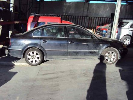 Vehiculo en el desguace: VOLKSWAGEN PASSAT BERLINA (3B3) Advance