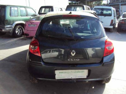 Vehiculo en el desguace: RENAULT CLIO III Confort Dynamique