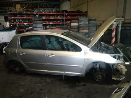 Vehiculo en el desguace: PEUGEOT 307 BERLINA (S2) XT