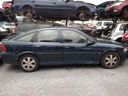 Vehiculo en el desguace: OPEL VECTRA B BERLINA Básico (1999->)