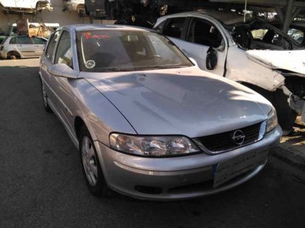 Vehiculo en el desguace: OPEL VECTRA B BERLINA Básico