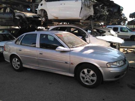 Vehiculo en el desguace: OPEL VECTRA B BERLINA Básico