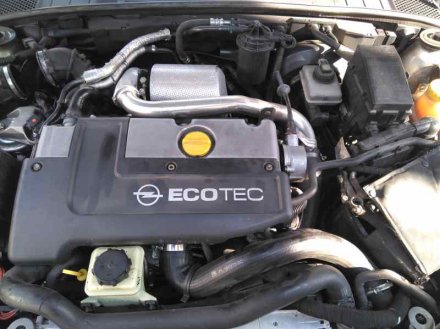 Vehiculo en el desguace: OPEL VECTRA B BERLINA Básico
