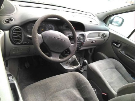 Vehiculo en el desguace: RENAULT SCENIC (JA..) 1.9 DCI Authentique