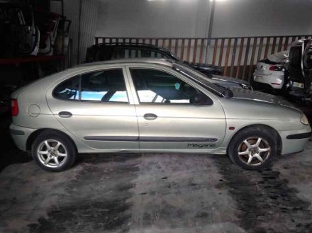 Vehiculo en el desguace: RENAULT MEGANE I FASE 2 BERLINA (BA0) 1.4 16V Authentique